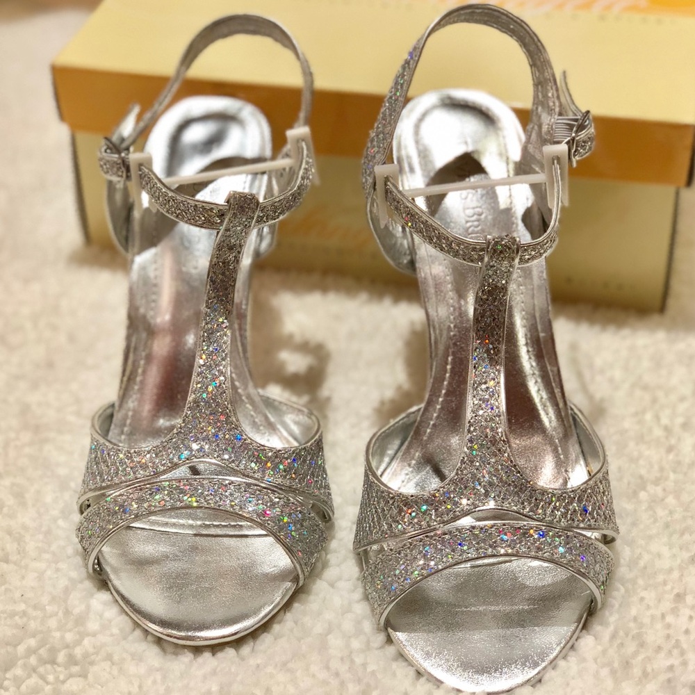 🎷3inch Sparkly Silver Pumps - David’s Bridal🎷